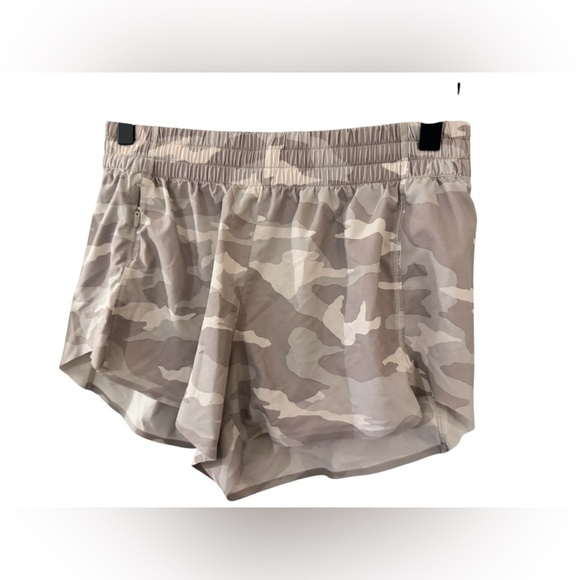 Athleta Camo Hustle 3” Short - XS - Picture 3 of 9